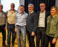 Bild: fdl
Der Vorstand der Dorfgemeinschaft Ehenfeld dankt dem Vorsitzenden für seinen besonderen ehrenamtlichen Einsatz im vergangenen Jahr (von links): Kassenprüfer Joachim Winkler, Kassenwart Hubert Heuberger, Zweiter Vorsitzender Thomas Gnan, der geehrte Franz Birner, Bürgermeister Hermann Falk und Schriftführerin Angelika Meyer.