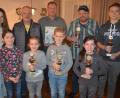 Bild: jr
Die Vereinsmeister der 50. Lokalschau ehrte jetzt der Kaninchenzuchtverein Konnersreuth. Unser Bild zeigt die Sieger (vordere Reihe von links) mit Paula Richtmann, Amelie Zandt, Jakob Wenisch und Lena Richtmann. Stehend (von links) Sophie Zandt, Franz Proksch, Reinhard Wurm, Seriengewinner Mario Proksch und Luis Wenisch.