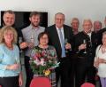 Bild: Dobmeier
Der CSU-Kreisverband Weiden und MdL Stephan Oetzinger (Zweiter von rechts) für den CSU-Kreisverband Neustadt/WN gratulierten Maria Schnurrer (mit Blumenstrauß), 3. Bürgermeister Lothar Höher (Siebter von links) und Stadtrat a. D. Hans Hiermaier (Sechster von rechts) zu ihren Geburtstagen.