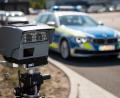 Bild: Daniel Karmann/dpa
Eine transportable automatisierte Kennzeichenerkennungs-Anlage (AKE) steht vor einem Polizeiauto.