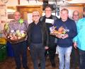 Bild: fvo
Die Preisträger Willi Würth, Adolf Sturm, Karl Wiendl und Trostpreis-Gewinner Reinhard Hübner (von links) freuen sich. Organisator Markus Schön und Siedlerchef Peter Schuch (Fünfter und Sechster von links) sind mit der Besucherzahl zufrieden.