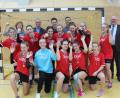Bild: frd
Die Handballerinnen des Ortenburg-Gymnasiums Oberviechtach holten sich in der Gruppe M III/1 souverän den Titel des Oberpfalzmeisters.