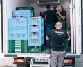 Bild: Münchner Tafel e.V./dpa
Helfer des Münchner Tafel e.V. helfen beim Entladen eines Lastwagens mit gespendeten Lebensmitteln. Der Sozialausschuss im bayerischen Landtag stellt am 07.02.2019 einen Bericht der Staatsregierung zur Lage der Tafeln in Bayern vor.