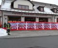 Bild: Beate-Josefine Luber
21 Meter lang, 2 Meter hoch und leider nötig ist die Gafferwand der Feuerwehr Altenstadt.