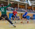 Bild: gud
Tobias Wild (rotes Trikot) erzielte zuletzt gegen Regensburg vier Tore für den HV. Am Samstag wollen die Oberviechtacher in Weiden nachlegen.