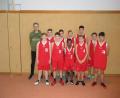 Bild: exb
Die Basketballer der Mittelschule Tirschenreuth mit Lehrer Roland Meier.