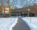 Bild: Gabi Schönberger
Ein besonderes Licht fällt derzeit auf das Neue Rathaus: Die Entwicklung hat das Raumkonzept aus den 70er Jahren überholt. Es fehlen massiv Büroarbeitsplätze.