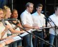 Bild: Huber, Stephan
Preisträger von 2017 waren der Jugendtheaterclub und das Gesangs-Ensemble Vox Aeterna - hier beim Auftritt anlässlich des Leserfestes zum Jubiläum "150 Jahre Amberger Zeitung" im Sommer 2018.