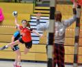 Bild: Ziegler
Die junge Julia Müller vom HC Sulzbach (links am Ball) mit schönem Fallwurf aus Linksaußenpostion gegen die Gästetorhüterin Sonja Szabo (rechts).
