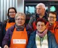 Bild: weu
Friedrich Keller (links), Vorsitzender der Tafel, ist stolz auf seine Mitstreitern: Im Team der Ausgabestelle Oberviechtach verteilen insgesamt 19 engagierte Ehrenamtliche wöchentlich die Lebensmittel an die Bedürftigen. In der Ausgabestelle Neunburg bringen sich 18 Helfer ein.