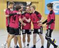 Archivbild: Hubert Ziegler
Der VC Amberg bejubelt den nächsten Sieg auf dem Weg zur Meisterschaft in der Volleyball-Bayernliga. Rechnerisch braucht das Team von Spielertrainer David Fecko aus den noch vier ausstehenden Partien zwei Siege.