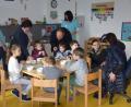 Bild: stg
Beim "Tag der offenen Tür" können Kinder Gebäck verzieren.