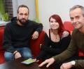 Bild: Gabi Schönberger
Jürgen Förster, Christina Stich und Nikolas Wedlich stellen sich selbst und das Programm für die Faschingsferien im Schülercafé „Scout“ vor.