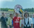 Bild: exb
Ein Höhepunkt am 8. Juli 1989: Nach dem Freundschaftsspiel des FC Bayern München beim ASV Neustadt überreicht Willi Platzer (Dritter von rechts), damals Vorsitzender des Neustädter Fanclubs, eine Kristallschale an Klaus Augenthaler (Dritter von links).