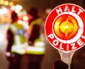 Bild: Daniel Bockwoldt/dpa
Ein bewaffneter Mann hat in Hof eine Tankstelle überfallen. Die Kriminalpolizei hat die Ermittlungen aufgenommen.