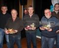 Bild: kro
Zu Ehrenmitgliedern wurden die drei ausgeschiedenen Fischereiaufsehern ernannt. Im Bild (von links) Fischereiaufseher-Obmann Markus Rath, Robert Eisenmann, Wolfgang Keller, Reinhard Heide und Vorsitzender Andre Röckl.