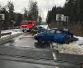 Bild: za
Dieses Auto stieß am Sonntagmittag am Bahnübergang auf Höhe der Gaststätte "Alpenrose" an der Bundesstraße 470 mit einem Zug zusammen.
