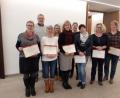 Bild: exb
Monika Zeitler, Referent Rudolf Schubert von der Ressourcenwerkstatt Bamberg, Ilona Kilian, Sabina Lehmann, Silke Weinhold, Laura Köchert, Kirsten-Anja Langguth, Ramona Wurzel und Michaela Mäder-Schletz (von links) freuen sich über den erfolgreichen Abschluss des Leitungskurses.