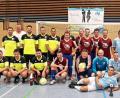Bild: hai
Die Altherrenkicker des SVSW Kemnath (rechts) holen sich nach einem Neunmeter-Schießen im Endspiel gegen den ASV Haidenaab (Mitte) den den UTP-Oldies-Cup. Der SV Kulmain (links) belegt mit einem 2:1-Erfolg gegen SV Seybothenreuth Platz drei.