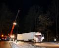 Bild: Alexander Auer
Der Lkw musste mit schwerem Gerät geborgen werden.