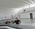 Bild: fph
Jugendzentrums-Leiterin Sabine Fröber (links) und ihre Mitarbeiterin Sabine Friebus sind begeistert vom neuen Juz und vor allem von der großräumigen Halle, in der Konzerte stattfinden können oder eben auch ein Flohmarkt durchgeführt werden kann.