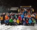 Bild: exb
Zum Abschluss des Skitages präsentierten sich die Teilnehmer bei dichtem Schneefall vor dem Bus.