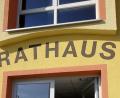Bild: Petra Hartl
Erstmals haben die Bediensteten des Ammerthaler Rathauses öffentlich deutlich gemacht, welche Belastungen der Dauerstreit der beiden tief verfeindeten lokalpolitischen Lager im Gemeinderat für sie mit sich bringt.