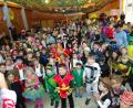Bild: sche
Super Stimmung beim Kinderfasching in Raigering: Der Pfarrsaal St. Josef ist gut gefüllt mit vielen kleinen Faschingsfreunden.