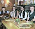 Bild: exb
Die "Rüscherl-Muse" von links nach rechts Florian Forster, Simon Schmidt, Daniel Käsbauer und Leiter Pascal Führnrohr.