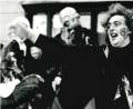 Bild: Alexander Unger
Weiberfasching 1997: Durch die Amberger Fußgängerzone zieht eine Gruppe Hexen. Die verkleideten Damen ernten zum Teil verständnislose Blicke (im Bild Oberhexe Barbara Lanzinger). Fünf Jahre später wird zum ersten Mal die Hexennacht veranstaltet. Heute ist das ein Mega-Event.