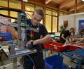 Bild: exb
Konzentriert geht Stefan Kick an die Übungsaufgabe für die Worldskills Germany. Mit Marco Schmid (links) bildet er das Witron Team, das sich mit dem Duo der Rogers GmbH auf den Wettbewerb vorbereitet.