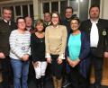 Bild: gth
Der Vorstand der Schützengesellschaft Hubertus Raigering (von links): 1. Schützenmeister Michael Mulzer, die Ausschussmitglieder Sieglinde und Werner Eichermüller, Damenleiterin Brigitte Reng, Jugendleiter Manuel Hösl, 1. Schriftführerin Stephanie Wischert, Hauptkassier Michael Wischert, Ausschussmitglied Irene Binner sowie 2. Schützenmeister Oliver Maier.