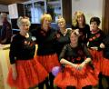 Bild: do
Keine Angst vor Rollatoren, heißt es beim Seniorenfasching in Vorbach. Das "Vorbacher Frauen-GTeam" demonstriert humvorvoll auf dem Parkett des Gemeindezentrums Vorbach die vielfältigen Einsatzmöglichkeiten des Gehwagens.