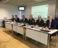 Bild: ca
Oberpfalz-Oberfranken-Power: Im Polizeipräsidium in Regensburg gaben Vertreter von Staatsanwaltschaft und Kripo Weiden und Hof den Ermittlungserfolg bekannt. Von rechts: Thomas Gallei (Kripo Weiden), Jürgen Schlee (Kripo Hof), Vizepräsident Thomas Schöniger (Regensburg), Oberstaatsanwalt Bernhard Voit (Weiden) und Polizeisprecher Florian Beck (Regensburg).
