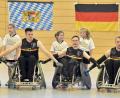 Bild: zg
Die Deutsche Rollstuhl-Rugby-Nationalmannschaft mit Thorsten Altmann (Mitte) in Schwarzenfeld.