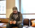Bild: Räß/exb
Als Daten-Analyst ist das Handy eher ein Spielzeug für Matthias Räß. Auch der Doktortitel in Philosophie lässt nicht unbedingt auf seinen jetzigen Job im Big Apple am Broadway schließen.