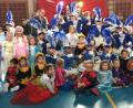Bild: Theresa Ehbauer
Mit den Gardemädels der Narrhalla Haselmühl hatten die kleinen Maschkerer beim inklusiven Kleinkinderfasching viel Spaß.