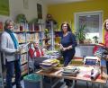 Bild: jbe
Ursula Pusch (rechts) unterstützt die Mitarbeiter des Büchereiteams Gisela Wenning, Marianne Reger und Claudia Wenning (von links) bei der Neukatalogisierung der Sachbücher.