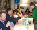 Bild: hka
Rettich-Sirup, Salbei-Butter und Meerrettich-Thymian-Wein ließ Edith Niebler ihre Zuhörer im Schulmuseum probieren.