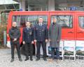 Bild: u
Zum Tag des Notrufs stattet die Firma Conrad Electronic die Hirschauer Feurwehr mit drei Einsatzmonitoren aus (von links): Johannes Jungkunst und Manfred Mutzbauer (beide Conrad Electronic), Kommandant Sebastian Jasinsky und Stefan Fuchs (Conrad Electronic).