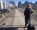 Bild: exb
Kornelia Schmid vor dem Reichstagsgebäude in Berlin.