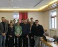 Bild: Sägenschnitter
Im Kloster Kostenz beratschlagt der Gemeinderat Ursensollen über die Zukunft der Gemeinde (von links): Bürgermeister Franz Mädler, Horst Lihl (FW), Dritter Bürgermeister Josef Schmaußer, Dieter Gerl vom Wohnungsunternehmen Amberg, Alois Lehmeier (FW), Georg Bauer (SPD), Angela Meyer (FW), Günter Kugler (CSU), Achim Kuchenbecker (CSU), Maria Graml (FW), Norbert Mitlmeier (SPD), Manfred Schmidt (FW), Albert Geitner (FW), Zweiter Bürgermeister Norbert Schmid, Tatjana Richter von der Schwesternschaft Wallmenich-Haus Amberg, Kreisrat Michael Rischke (SPD) und Architekt Markus Maier