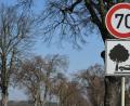 Bild: Bernd Settnik
Ein Schild mit Tempo 70-Angabe. Foto: Bernd Settnik/Archiv