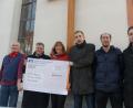 Bild: do
Unser Bild zeigt bei der Übergabe des symbolischen Spendenschecks (von links) Kirchenpfleger Robert Biersack, Pater Adrian Kugler, Pfarrgemeinderatssprecherin Gertraud Hofmann sowie Lukas Groher, Marius Meier und Fabian Reiß von der Landjugend.