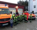 Bild: exb
Daniel Merkl (hinten rechts) zeigt den Löschzwergen und Angelika Karl (hinten links) den Fuhrpark der Kemnather BRK-Bereitschaft. Am Ende verfrachten sie gemeinsam ihre Betreuerin in den Sanka.