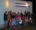 Bild: si
Der Tirschenreuther Sternwarte stattete eine Gruppe des Mitterteicher Kinderhauses „Die kleinen Hankerler“ einen Besuch ab. Mit dabei waren auch Eltern der Kinder. Besonders gut kamen der Gang in die Kuppel und der Blick durch die Teleskope an.