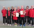 Bild: jzk
VSV-Sportwart Alfons Foitzik (links) gratulierte den beiden Kemnather Bossel-Meisterschaften zum Turniersieg: Elisabeth Didjurgis, Gisela Kindler, Annette Bachert, Andreas Jasinski, Hermann Weismeier, Otto Ackermann und Hans-Jürgen Breuer (von links)