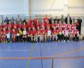 Bild: khg
Die Mannschaften der Hallen-Fußball-Landkreismeisterschaft der Mädchen der 5. bis 10. Klassen (von links): 1. Realschule Auerbach, 3. MS Hahnbach, 2. Krötensee-MS und 4. Mittelschule Schnaittenbach mit (2. Reihe links) Erika Beyerlein und (hinten, von links) Klaus-Dieter Seibold, Helmut Lippert, Vilsecks Bürgermeister Hans-Martin Schertl, Förderlehrerin Evelyn Schmidt und Studienrat Wolfgang Schmidt (beide Hahnbach), Studienrat Christian Biersack (Krötensee), Hans Grimm, Konrad Köppl, Fachlehrer Dominic Lohr (Schnaittenbach), Josef Göttlinger, Michael Gradl und Karl Heinz Grollmisch sowie Karl Eckert (2. Reihe rechts).