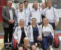 Bild: ssm
Auch Oberbürgermeister Kurt Seggewiß (links) freut sich mit den Weidener Gewichthebern: Im letzten Saisonkampf schaffte der 1. Athletenclub den Klassenerhalt.