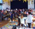 Bild: Kindergarten Kunterbunt
Die Erbendorfer Stadthalle wurde zur Markthalle. Viele Besucher drängten sich um die gut bestückten Tische.
